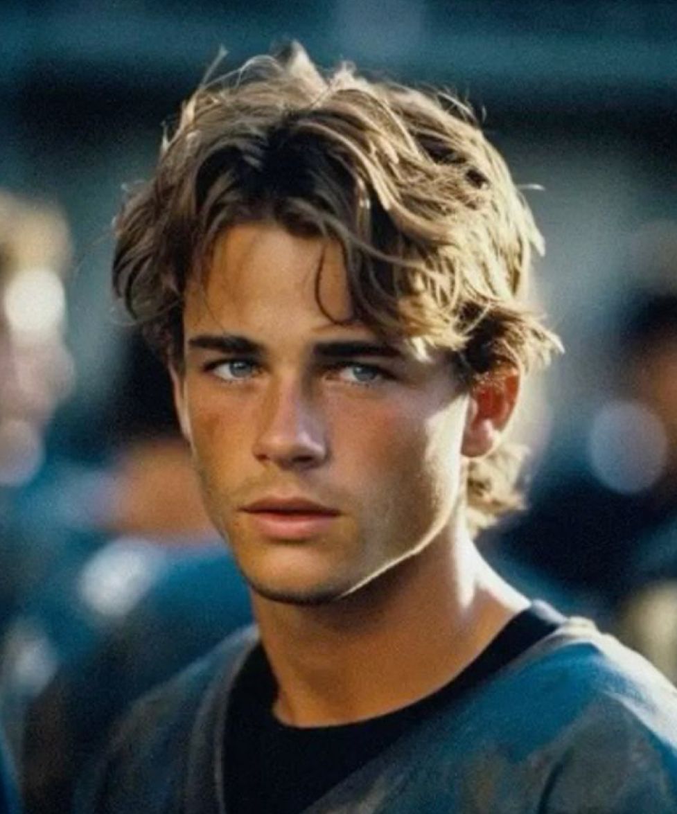 15 Best Hairstyles For Teenage Guys With Wavy Hair