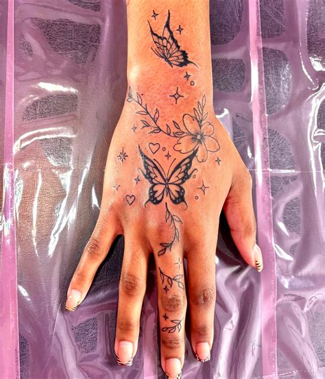 15 Bold Hand Tattoo Ideas For Women To Inspire Your Next Ink 15 Bold Hand Tattoo Ideas For Women To Inspire Your Next Ink