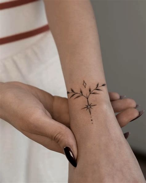 15 Unique Wrist Tattoo Ideas For Women You Amp 39 Ll Love