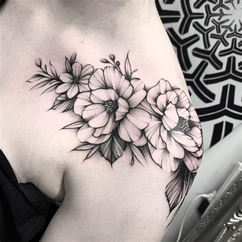 30 Stunning Shoulder Tattoos For Women 2021 30 Stunning Shoulder Tattoos For Women 2021