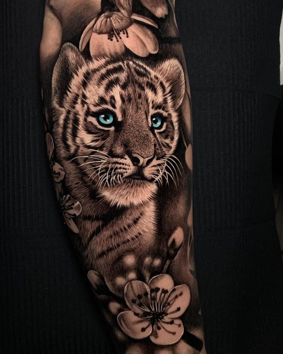 42 Awesome Tiger Tattoo Design Ideas Abstrakte Tattoos Kolibri