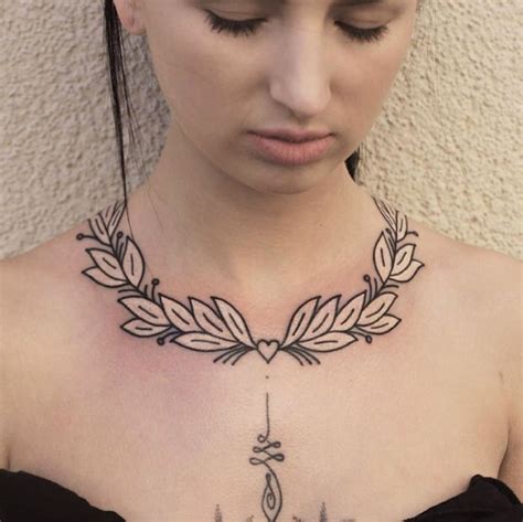 9 Tattoos That Look Like Jewelry To Look Eternally Put Together Chest 9 Tattoos That Look Like Jewelry To Look Eternally Put Together Chest
