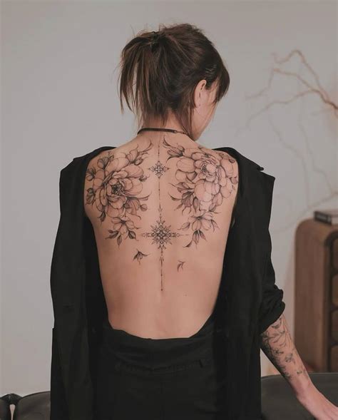 Back Tattoos For Women Amp Spine Tattoos 25 Designs For You