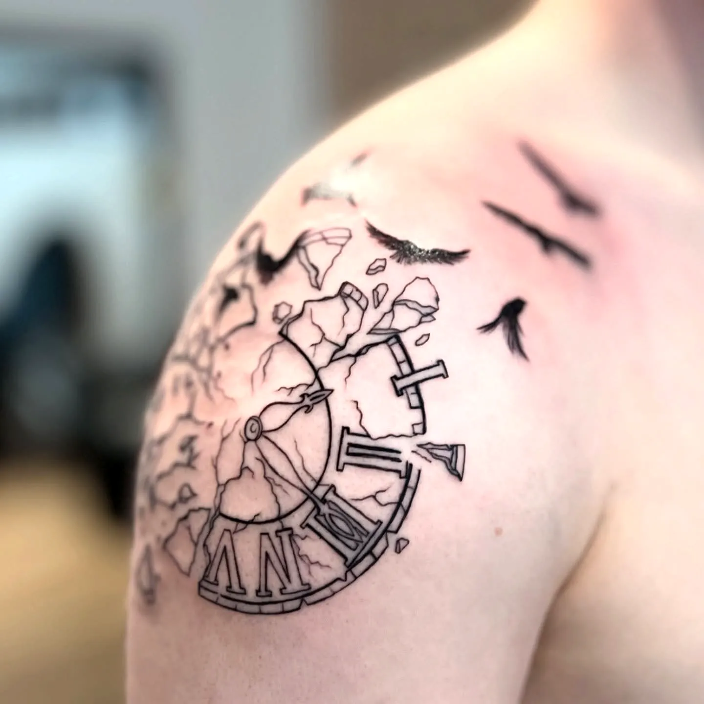Broken Clock Tattoo Designs