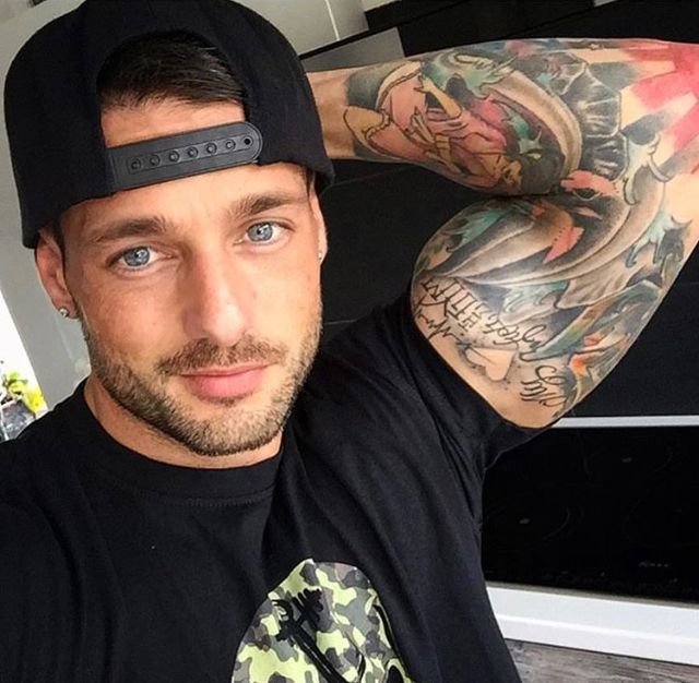 Cute Guys With Tattoos Selfie Cute Guys With Tattoos Selfie