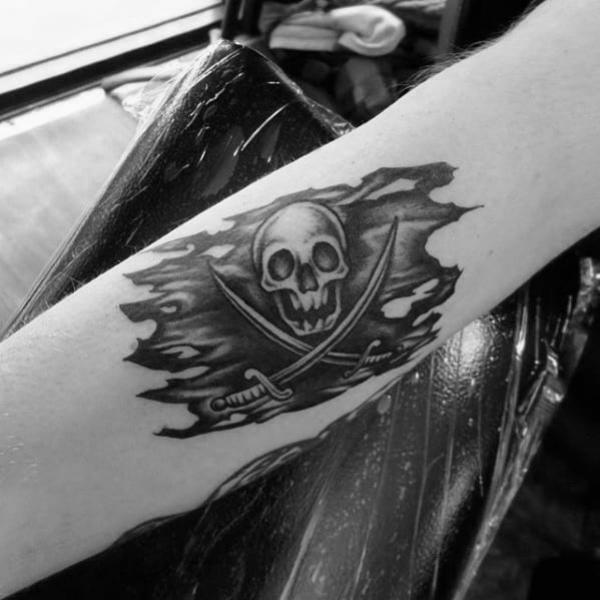 Jolly Roger Tattoos History Symbolism And Design Ideas Art And Design