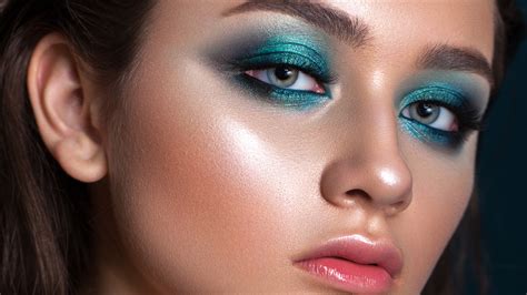 The Ultimate Guide To Achieving Tiktok Amp 39 S Viral Poolside Blue Eyeshadow Trend The Ultimate Guide To Achieving Tiktok Amp 39 S Viral Poolside Blue Eyeshadow Trend